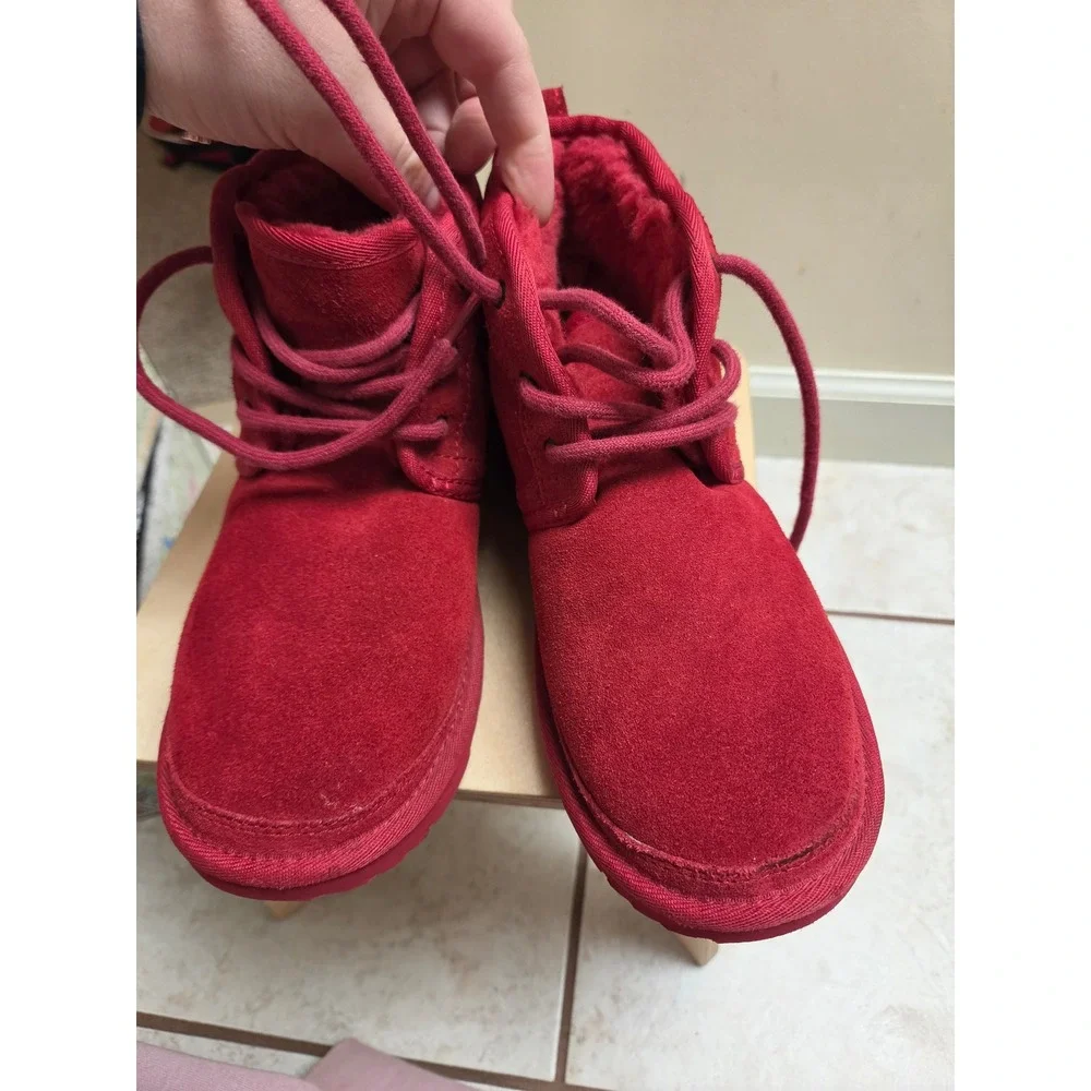 UGG Neumel Red Suede Lace Up Chukka Boots Kids Size 4 1017320K‎